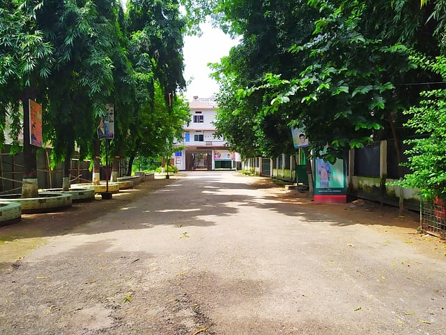 করোনায় তারুণ্যের কোলাহলময় প্রিয় ক্যাম্পাস এখন নিশ্চুপ শান্তপুরী। নতুন ভোরের প্রতিক্ষায় তারুণ্য, বিশ্বাস আলো আসবেই। সরকারি তিতুমীর কলেজ, ঢাকা, ১২ আগস্ট। ছবি: মো. আল-আমিন মাসুদ