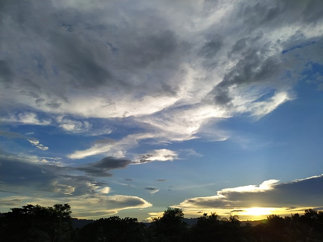 শরতের পূর্বলগ্ন। খাগড়াছড়ি, ১১ আগস্ট। ছবি: শুভ্র দে