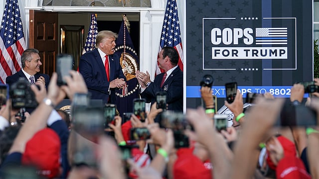 নিউজার্সির বেডমিনিস্টারে নিউইয়র্ক পুলিশ বেনেভোলেন্ট অ্যাসোসিয়েশনের অনুষ্ঠানে মার্কিন প্রেসিডেন্ট ডোনাল্ড ট্রাম্প। ছবি: রয়টার্স