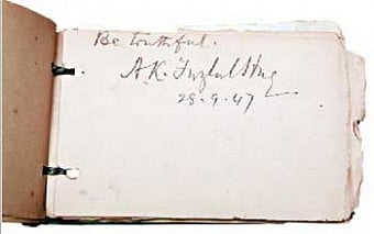 শেরেবাংলা এ কে ফজলুল হক: তিনি গিয়েছিলেন বগুড়ায়। মুর্তজা বশীর অটোগ্রাফ চেয়ে বললেন, কিছু লিখে দিলেন না? তিনি লিখলেন, ‘বি ট্রুথফুল’.।
