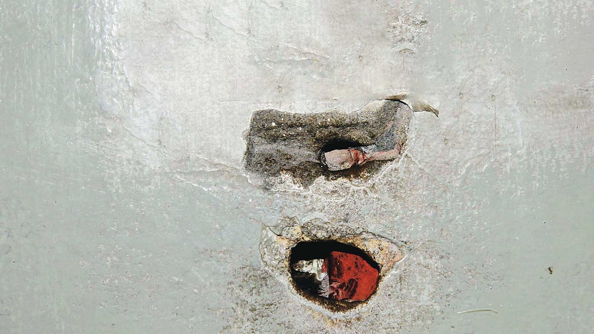 ৩২ নম্বরের বাড়িতে ঘাতকের গুলির চিহ্ন