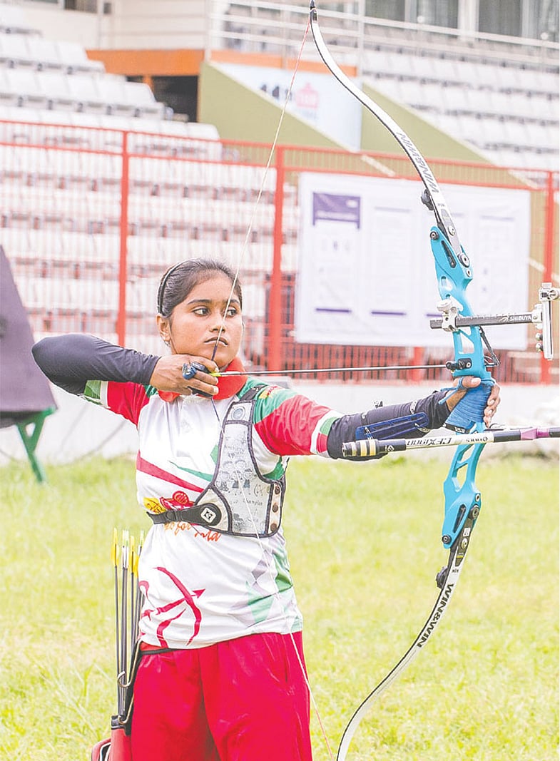 জাতীয় দলের আবাসিক ক্যাম্পে অনুশীলন করছেন ইতি খাতুন। টঙ্গীর শহীদ আহসান উল্লাহ মাস্টার স্টেডিয়াম থেকে ১৭ সেপ্টম্বর ছবিটি তুলেছেন খালেদ সরকার  