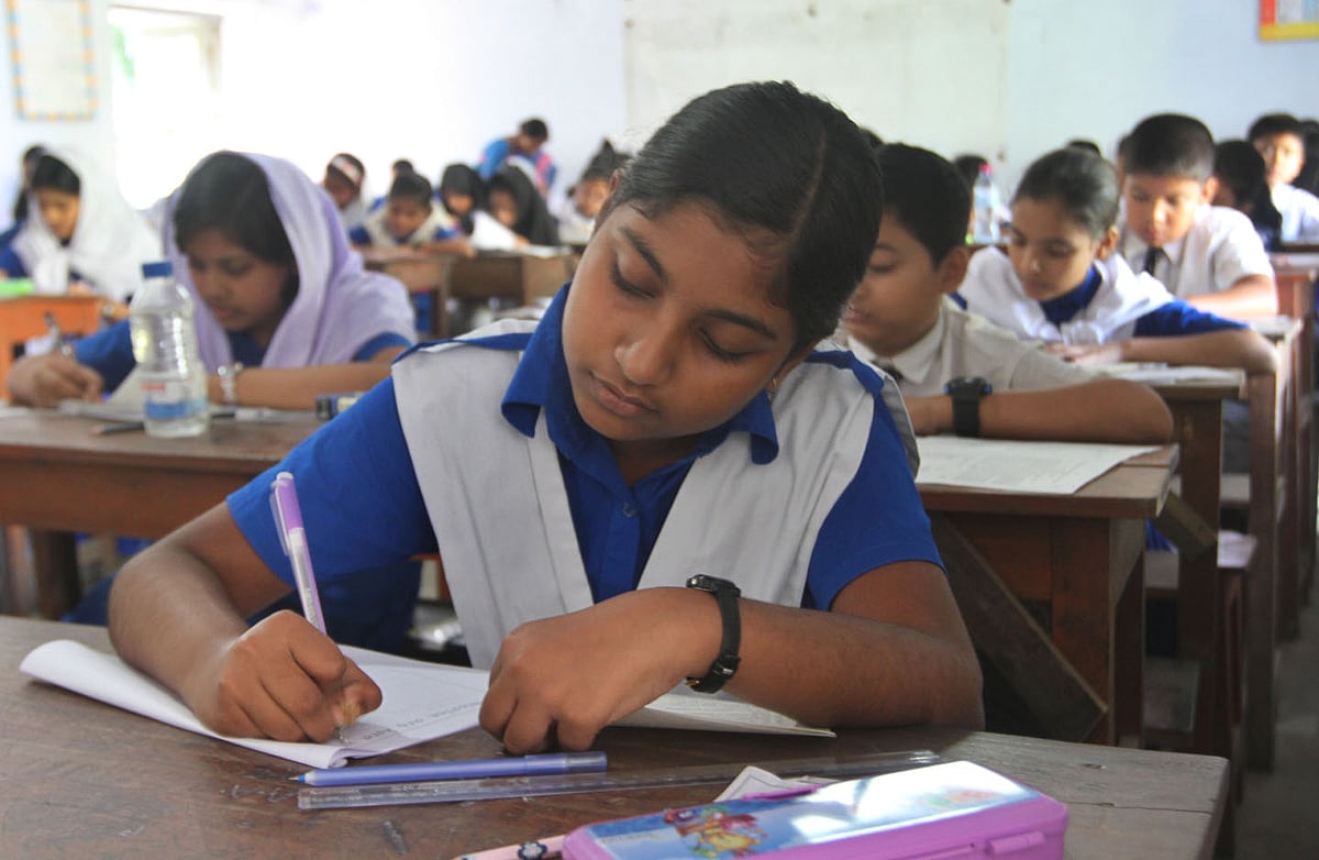 প্রাথমিকে শিক্ষার্থীরা 