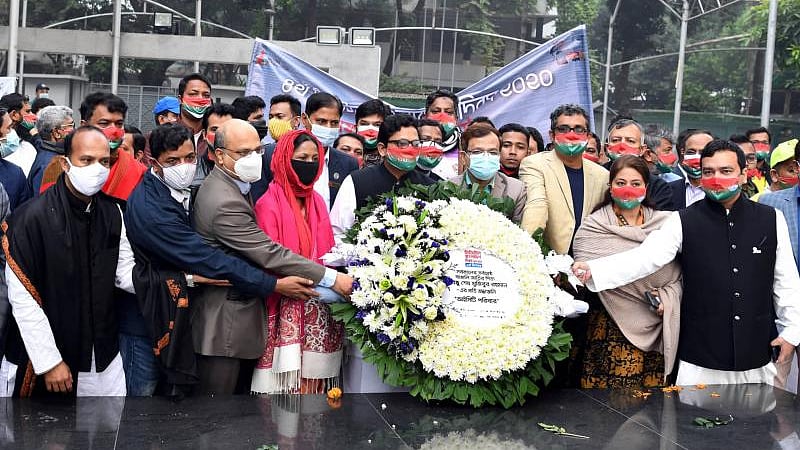 চতুর্থ ডিজিটাল বাংলাদেশ দিবস উপলক্ষে আইসিটি বিভাগ ধানমন্ডি ৩২ নম্বরে জাতির জনক বঙ্গবন্ধু শেখ মুজিবুর রহমানের প্রতিকৃতিতে শ্রদ্ধা জানায়।