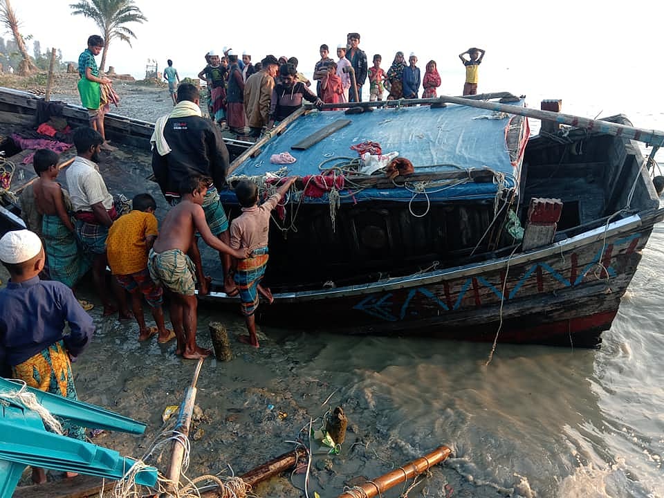  প্রথম আলো