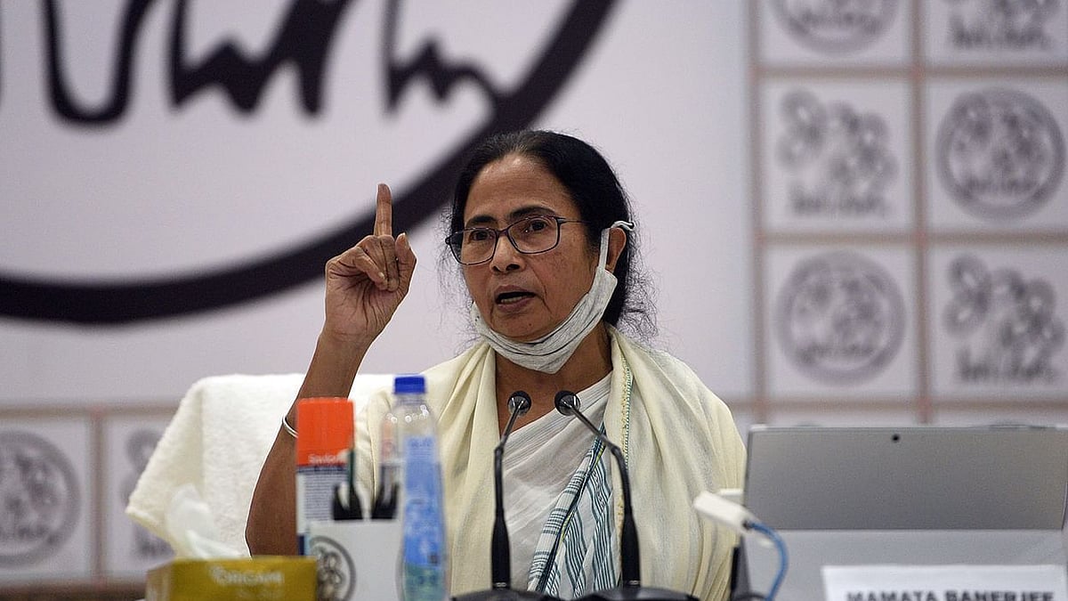 ক্ষমতায় এসে মমতা ব্যানার্জির সরকার কৃষি সমবায়গুলোসহ প্রায় ২০ হাজার সমবায় সরকারি অধ্যাদেশ জারি করে বেমালুম বাতিল করে দেয়।