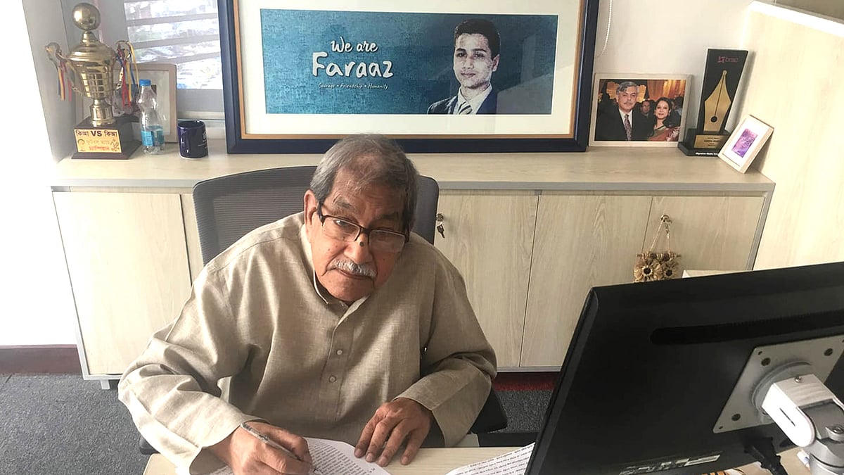 প্রথম আলো কার্যালয়ে ড. আনিসুজ্জামান। ২০২০ সালের ২৫ মার্চ।  ছবিটি তোলেন মিজানুর রহমান খান