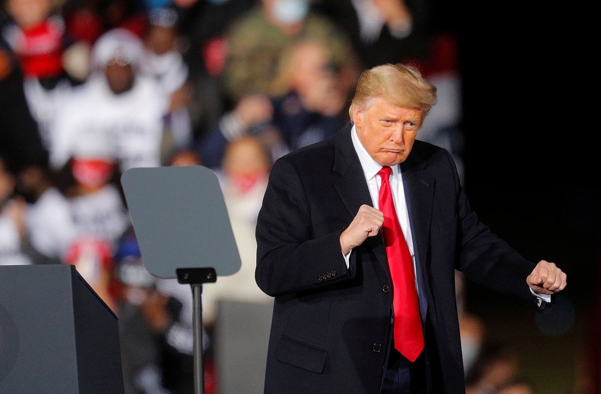 যুক্তরাষ্ট্রে আমদানি পণ্যের ওপর শুল্ক বাড়িয়ে ১৫ শতাংশ করার ঘোষণা ট্রাম্পের