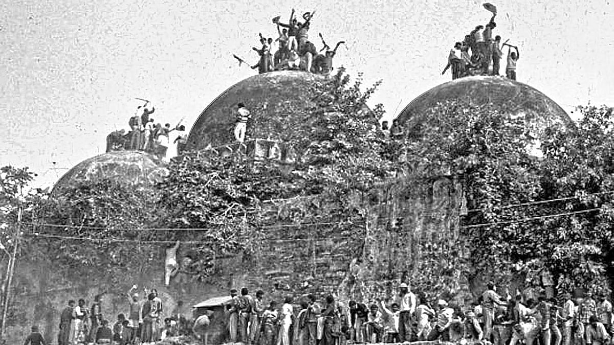 বাবরি মসজিদ ভেঙে ফেলার ঘাতটা আসলে পড়েছিল ভারতীয় সংবিধানের ওপর