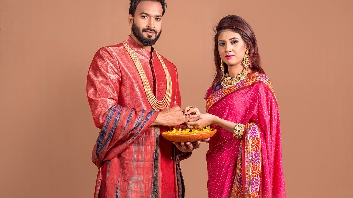 মেকআপ; পারসোনা; গয়না: রিমঝিম; মডেল: বুশরা শাহরিয়ার ও সুজন ; ছবি: নীরব আদ্র 