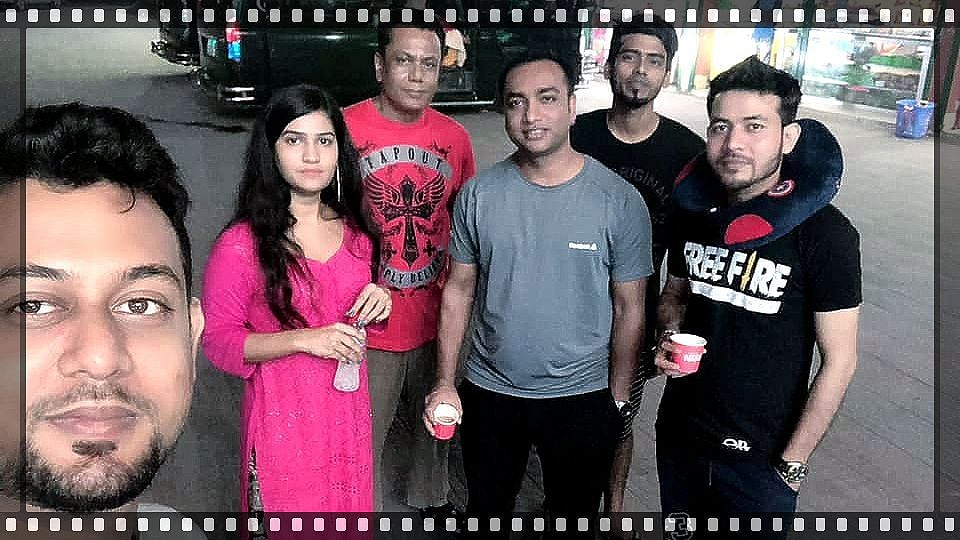 কক্সবাজারের উদ্দেশে গাড়িতে ওঠার আগে তাঁদের সর্বশেষ ছবি