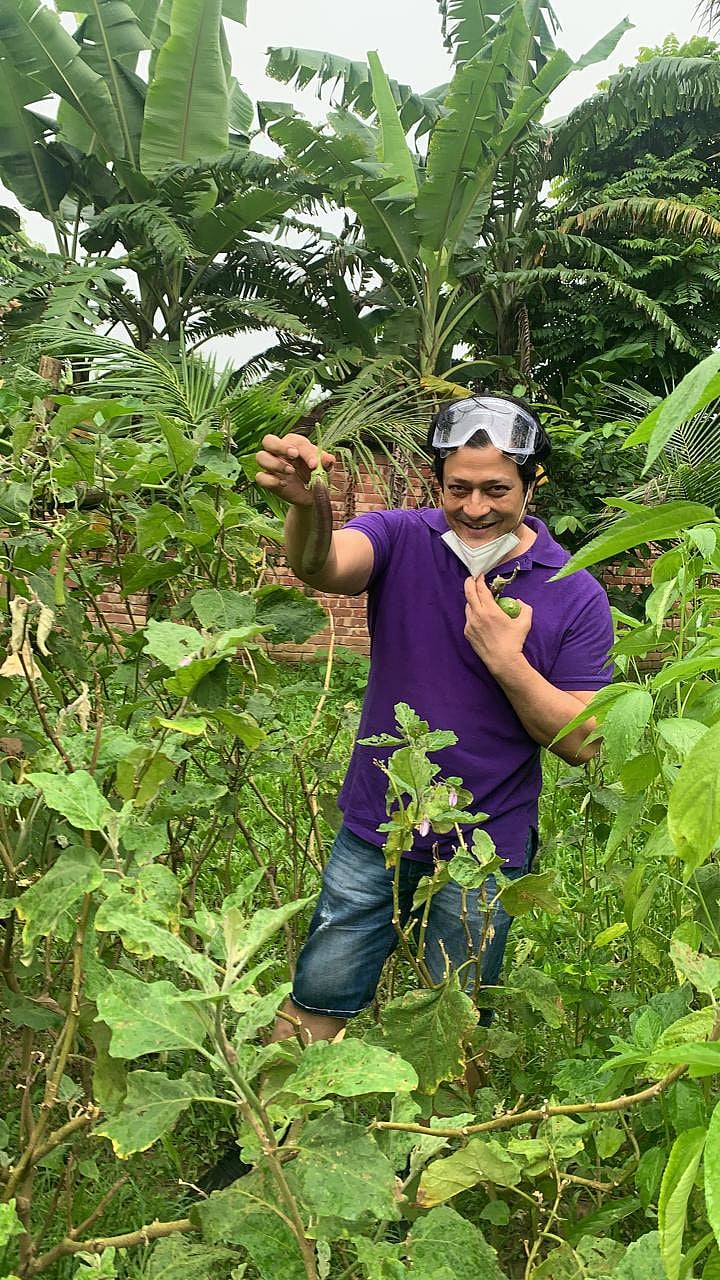 নিজ বাগানে ফেরদৌস। ছবি : সংগৃহীত