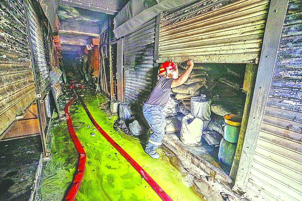  প্রথম আলো