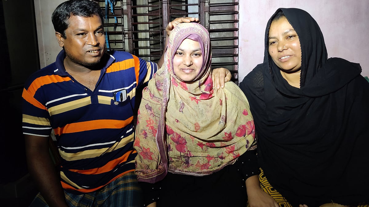 বাবা–মার সঙ্গে রাবেয়া