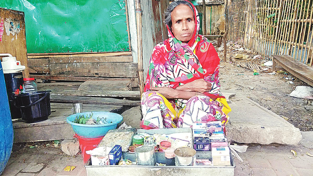 আমেনা খাতুন, টং দোকানদার