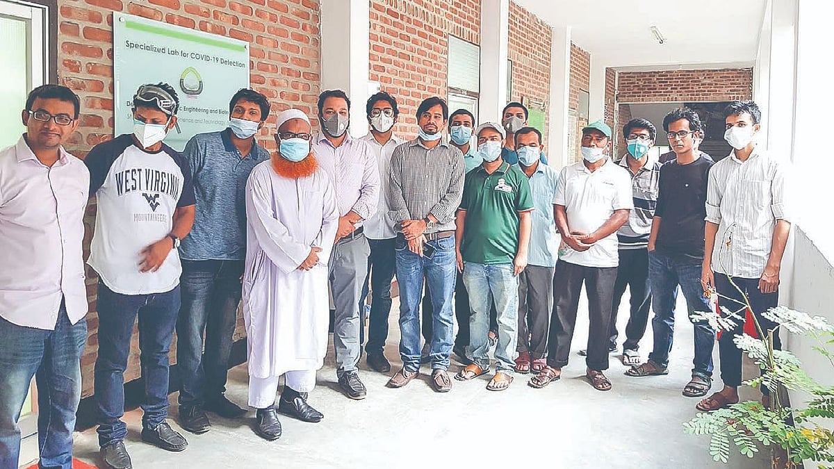 করোনাভাইরাস শনাক্তের কাজে ব্যস্ত থাকেন শাবিপ্রবির একদল শিক্ষক-শিক্ষার্থী