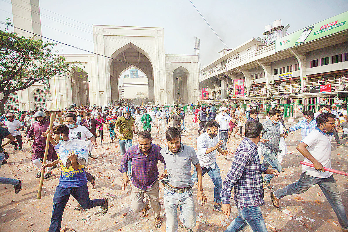 সুবর্ণজয়ন্তীর উৎসবের সময় যে ১৬টি প্রাণ ঝরে গেল, সেটা এড়ানোর পথ নিশ্চয়ই ছিল