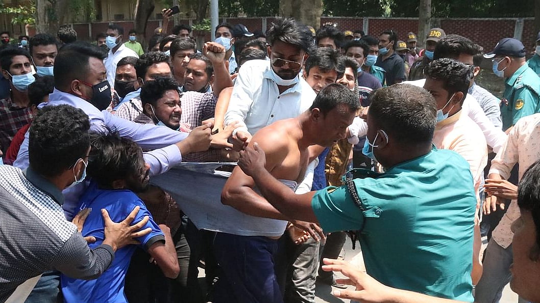 রাজশাহী বিশ্ববিদ্যালয়ের ঘটনা ইতিমধ্যে আমাদের জানা হয়ে গেছে