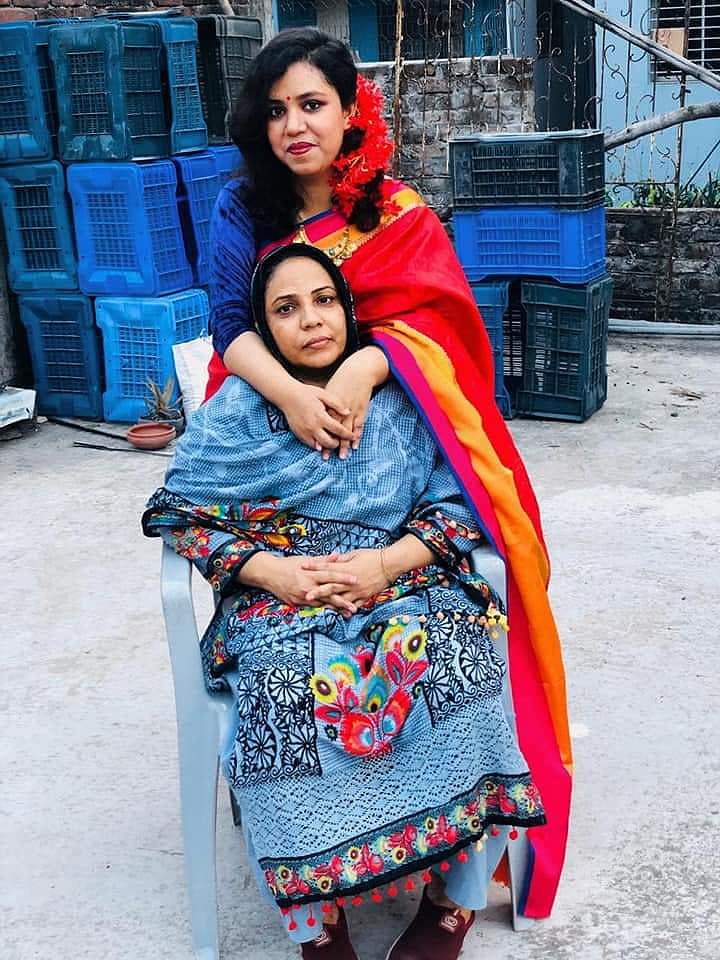 মায়ের সঙ্গে লেখক