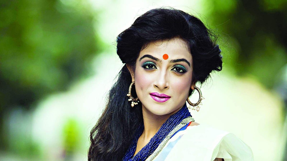 মডেল: দোয়েল, ছবি:  কবির হোসেন