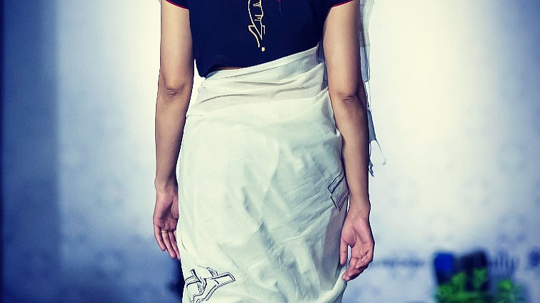 আরক্ত অহংকারে নারী