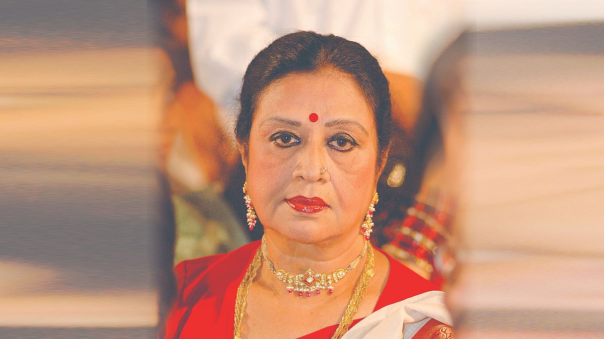 বেশ কিছুদিন হলো পাকিস্তানের লাহোরে অবস্থান করছেন অভিনেত্রী শবনম