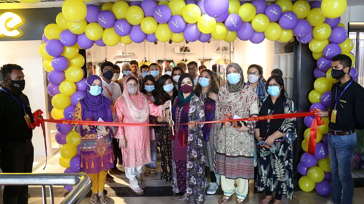 ছবি: লা রিভ