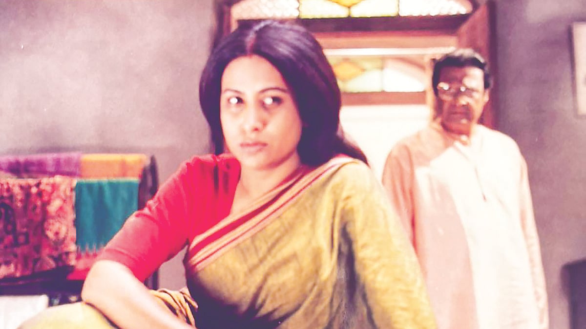 অভিনেত্রীর সৌজন্যে