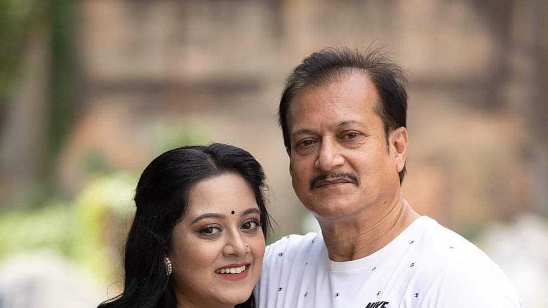 বাবার সঙ্গে দীঘি