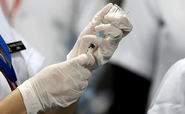 করোনার টিকার প্রতীকী ছবি: রয়টার্স