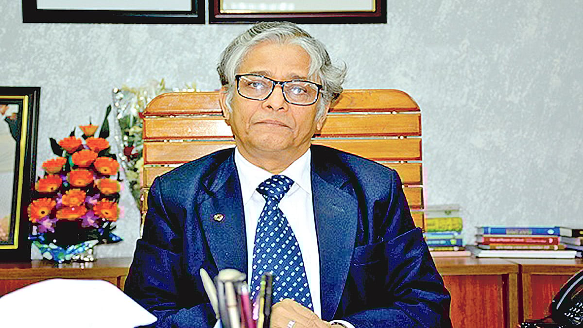 ঢাকা বিশ্ববিদ্যালয়ের শিক্ষা ও গবেষণার মান নিয়ে নানা আলোচনা আছে। ভিন্নমত প্রকাশের সুযোগ সীমাবদ্ধ হয়ে পড়ছে কি না, তা নিয়েও তর্কবিতর্ক কম নয়। এসব বিষয় নিয়ে প্রথম আলোর সঙ্গে কথা বলেছেন বিশ্ববিদ্যালয়ের উপাচার্য মো. আখতারুজ্জামান