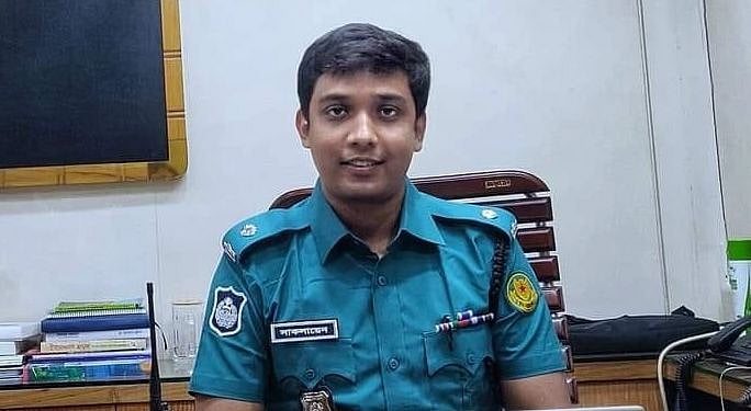 পরীমনির সঙ্গে সম্পর্ক, চাকরি হারালেন পুলিশ কর্মকর্তা সাকলায়েন