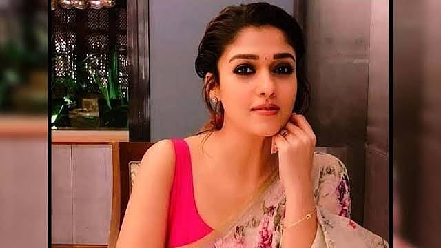 ২০০৩ সালে মনাসসিনাকরের মাধ্যমে মালয়ালম সিনেমায় পা রাখেন নয়নতারা