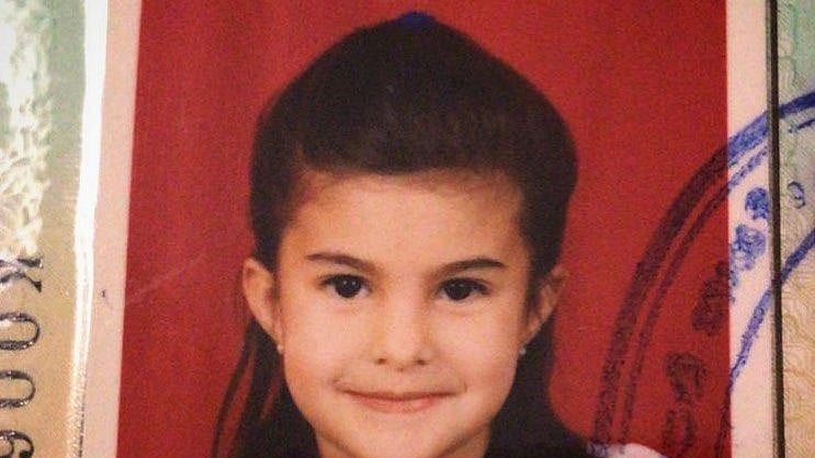 শিকড় শ্রীলঙ্কায় হলেও তাঁর জন্ম বাহরাইনে। ১৯৮০ সালের দিকে শ্রীলঙ্কায় গৃহযুদ্ধ শুরু হলে পরিবারের সদস্যরা পাড়ি জমান বাহরাইনে। শৈশবও সেখানেই কেটেছে।