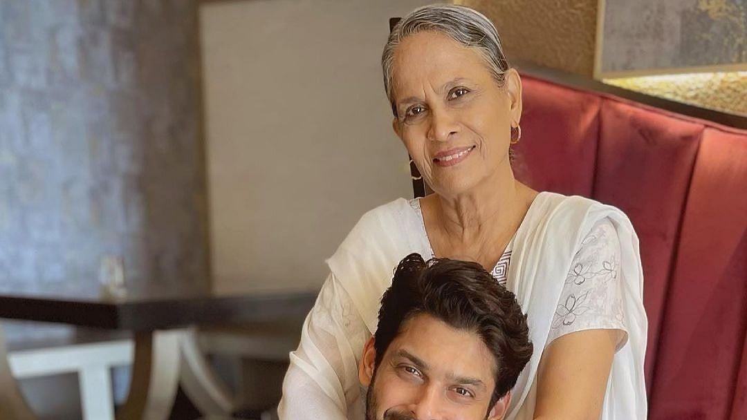 মায়ের প্রসঙ্গ উঠলেই আবেগে দুচোখ পানিতে ভরে যেত সিদ্ধার্থ শুক্লার