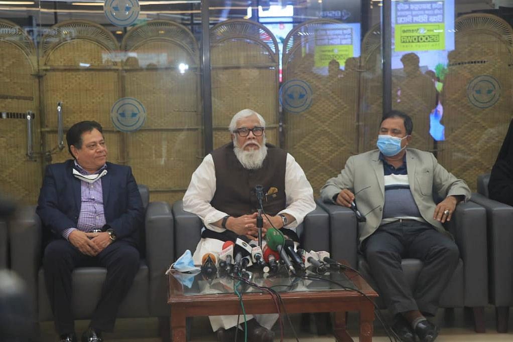 হজরত শাহজালাল আন্তর্জাতিক বিমানবন্দরে আয়োজিত সংবাদ সম্মেলনে সালমান এফ রহমান 