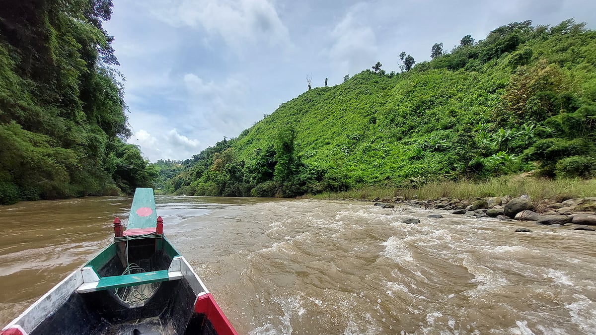 সাঙ্গুর বুকে ছুটে চলা