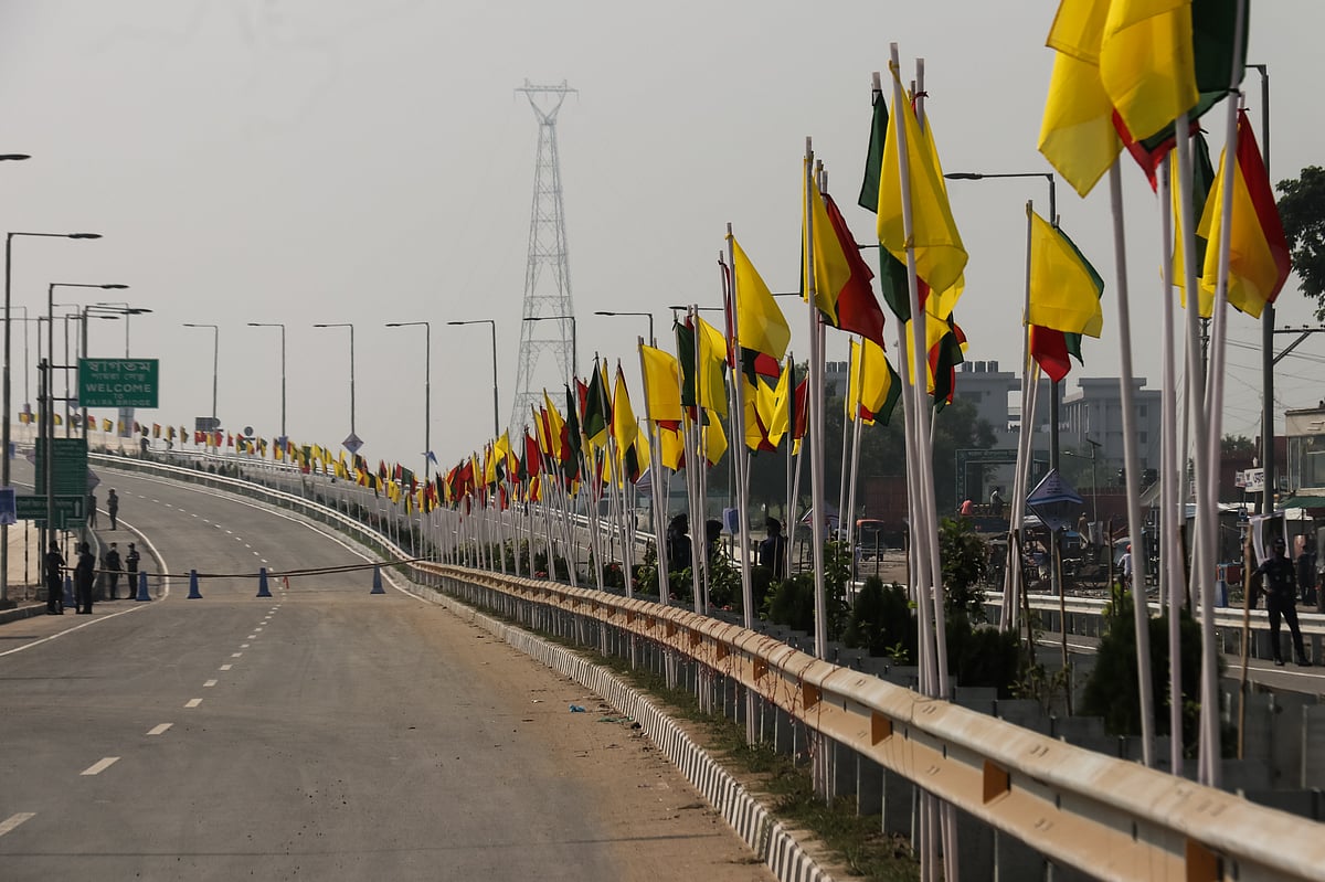 উদ্বোধনের জন্য সাজানো হয় পায়রা সেতু এলাকা