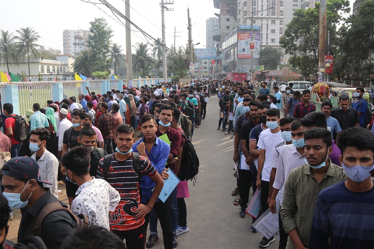 কনস্টেবল নিয়োগ:  দেশের ১ লাখ ২৬ হাজার তরুণের পুলিশ হওয়ার স্বপ্ন