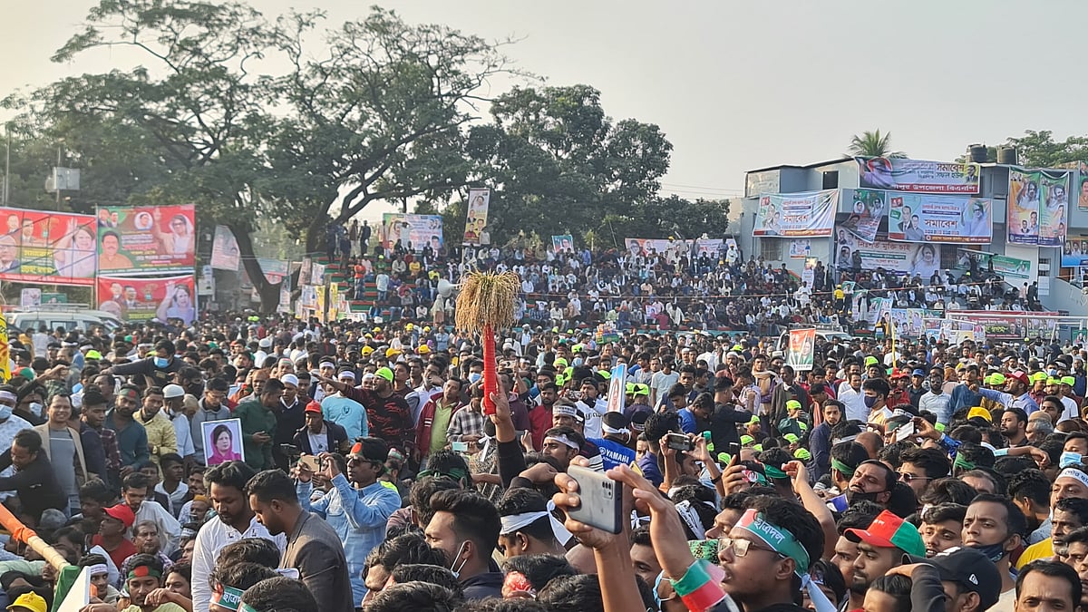 প্রথম আলো।