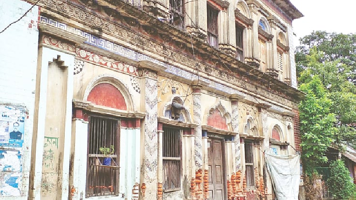 চাঁদপুরের মতলব দক্ষিণের মেহারণ গ্রামের ‘দালাল বাড়ি’ ৪০০ বছরের পুরোনো ।