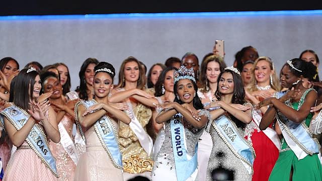 হঠাৎ করোনার সংক্রমণ বেড়ে যাওয়ায় অনুষ্ঠানটি বন্ধ করতে হল