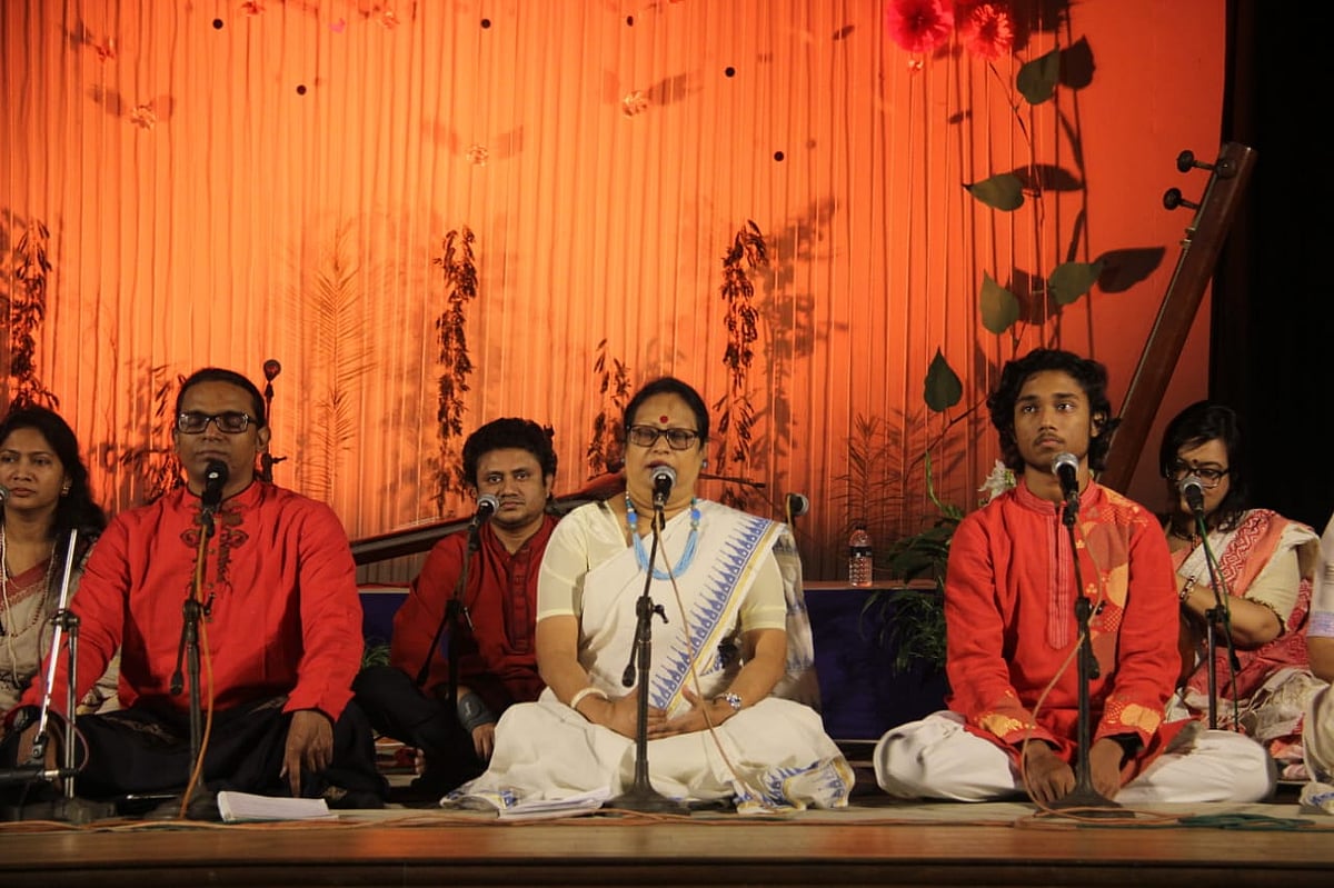 বৃন্দ পরিবেশনা