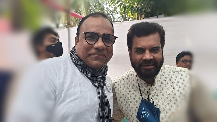 দুই প্যানেলের দুই সভাপতি প্রার্থী ইলিয়াস কাঞ্চন ও মিশা সওদাগরকে দেখা গেল সৌহার্দ্যপূর্ণ পরিবেশে