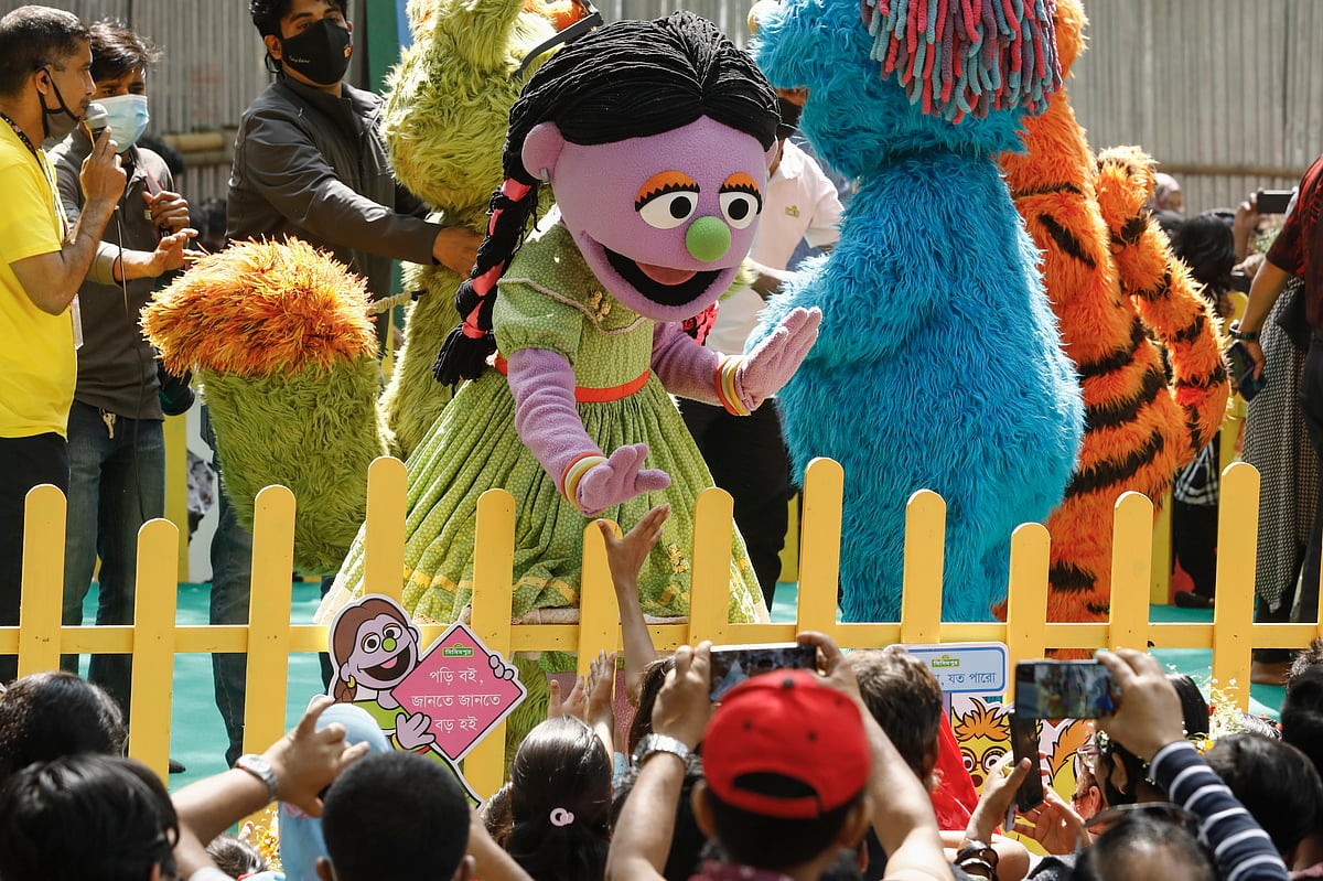 সোহরাওয়ার্দী উদ্যানে সিসিমপুরের চরিত্রগুলো ছিল মেলার অন্যতম আকর্ষণ