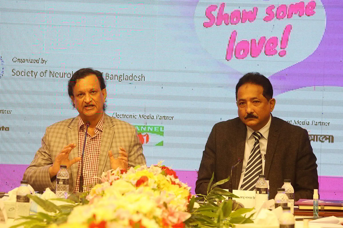 গোলটেবিল আলোচনায় অধ্যাপক ফিরোজ আহমেদ কোরাইশি ও অধ্যাপক আবু নাসার রিজভী