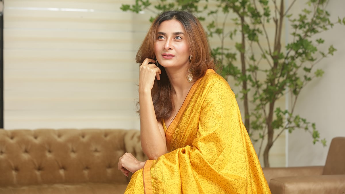  মডেল: হীরা, সাজ: রেড বিউটি পারলার, ছবি: কবির হোসেন