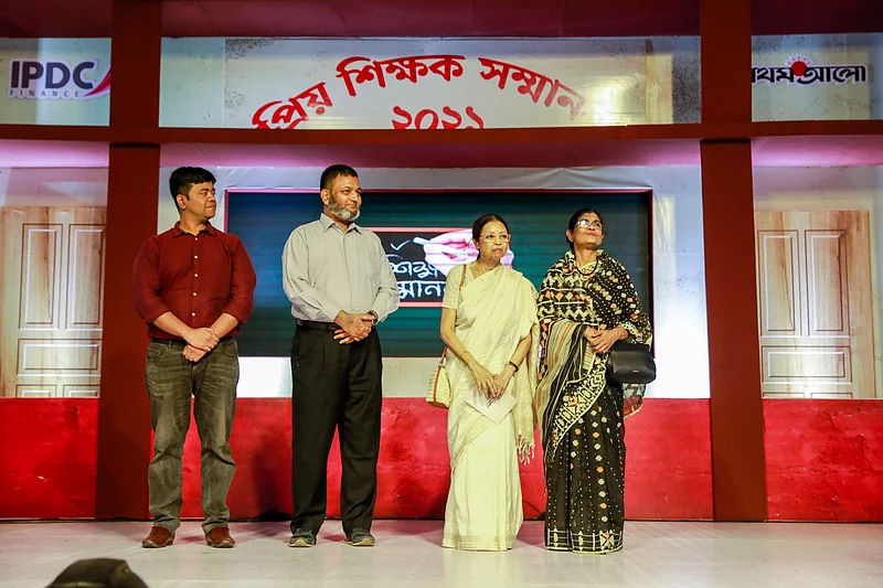 প্রিয় শিক্ষক সম্মাননা অনুষ্ঠানে সারা দেশ থেকে এই শিক্ষকদের বাছাই করেন জুরিবোর্ডের সদস্যরা