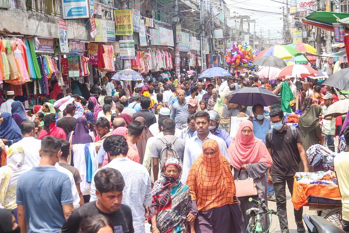 যুদ্ধের প্রভাব বাজারে পড়লে কেনাকাটায় সতর্ক থাকবেন কীভাবে