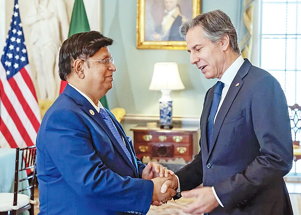 বাংলাদেশের পররাষ্ট্রমন্ত্রী এ কে আব্দুল মোমেন ও যুক্তরাষ্ট্রের পররাষ্ট্রমন্ত্রী অ্যান্টনি ব্লিঙ্কেন